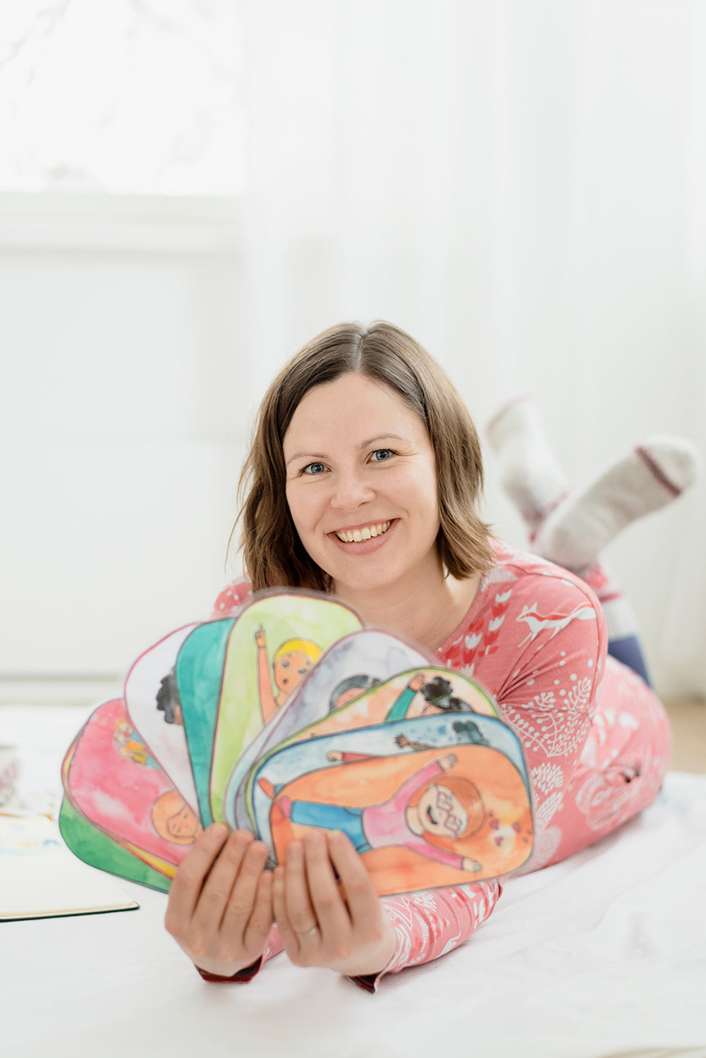 Tunnekuvat ja -lorut valmiiksi askarreltuna