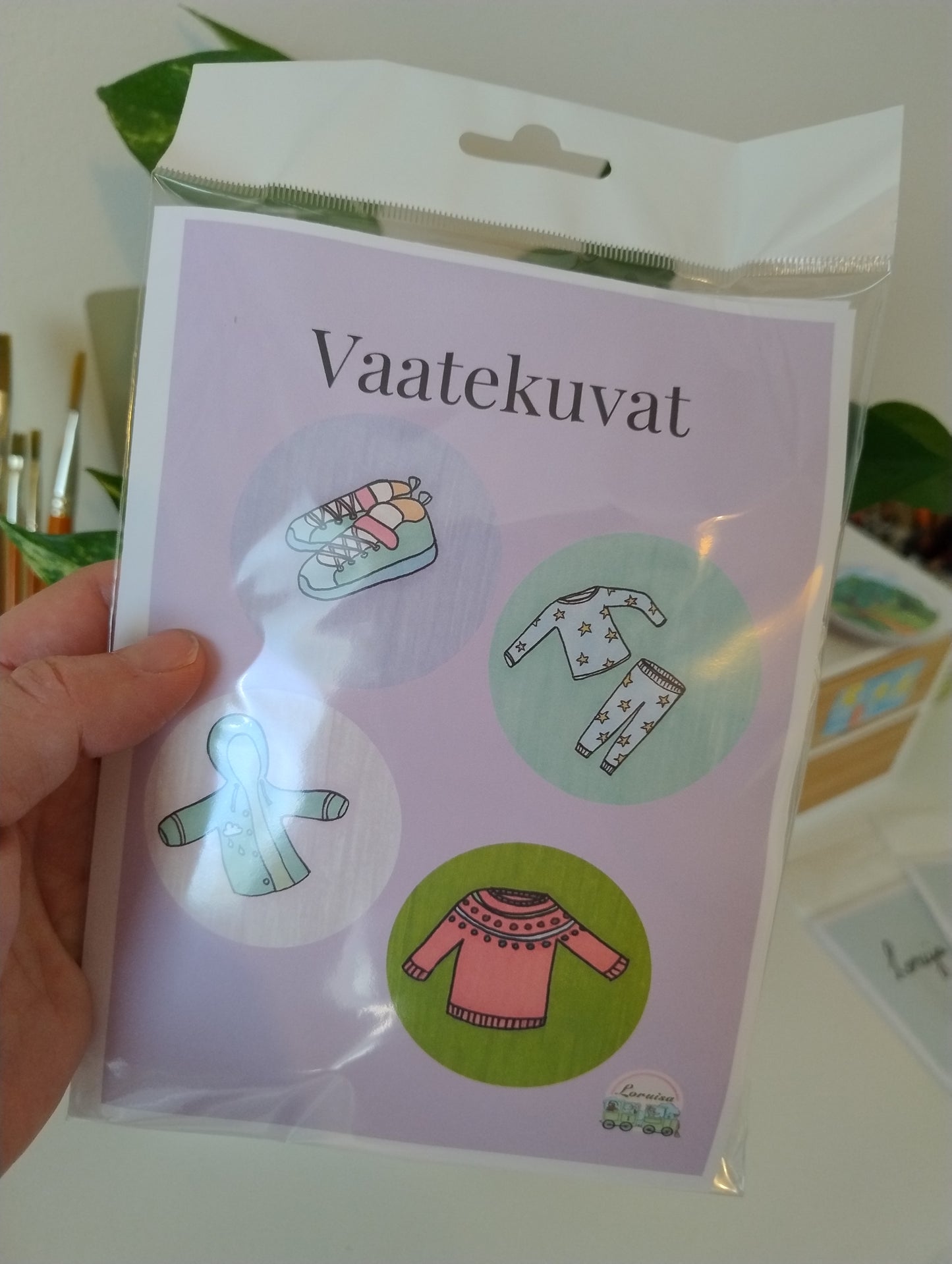 Vaatekuvat valmiiksi askarreltuna